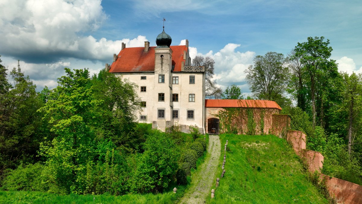 Schloss in Teisbach wiederbelebt: Was ehrenamtlich möglich ist