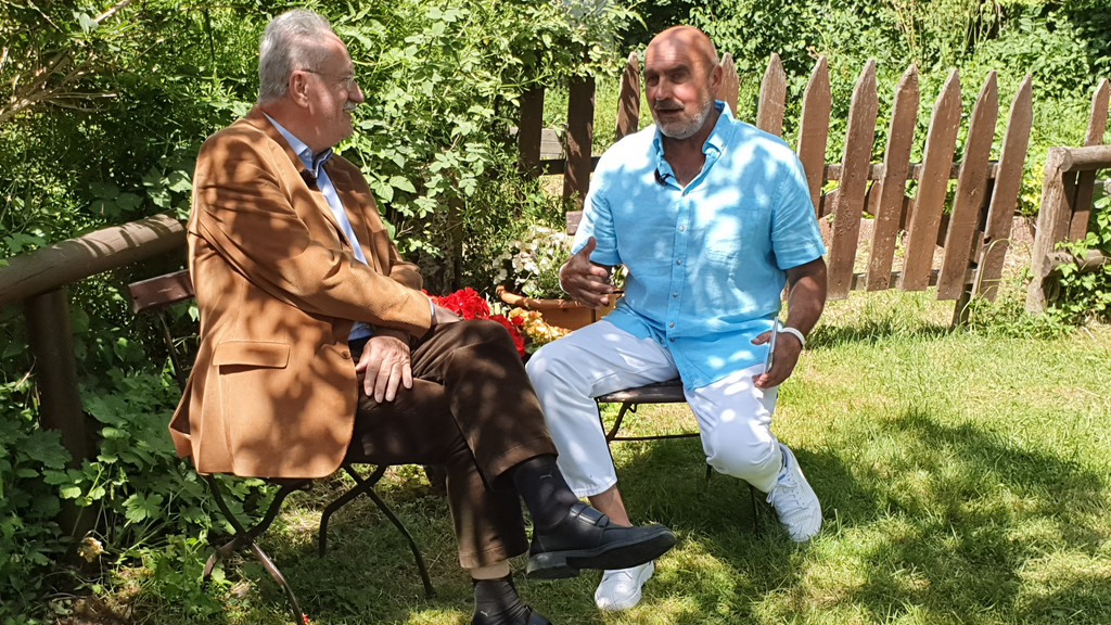 Alt-OB Christian Ude im Gespräch mit Sergey Kaiser, Timofejs Nachfolger. | Bild: BR/Birgit Grundner Alt-OB Christian Ude im Gespräch mit Sergey Kaiser, Timofejs Nachfolger.