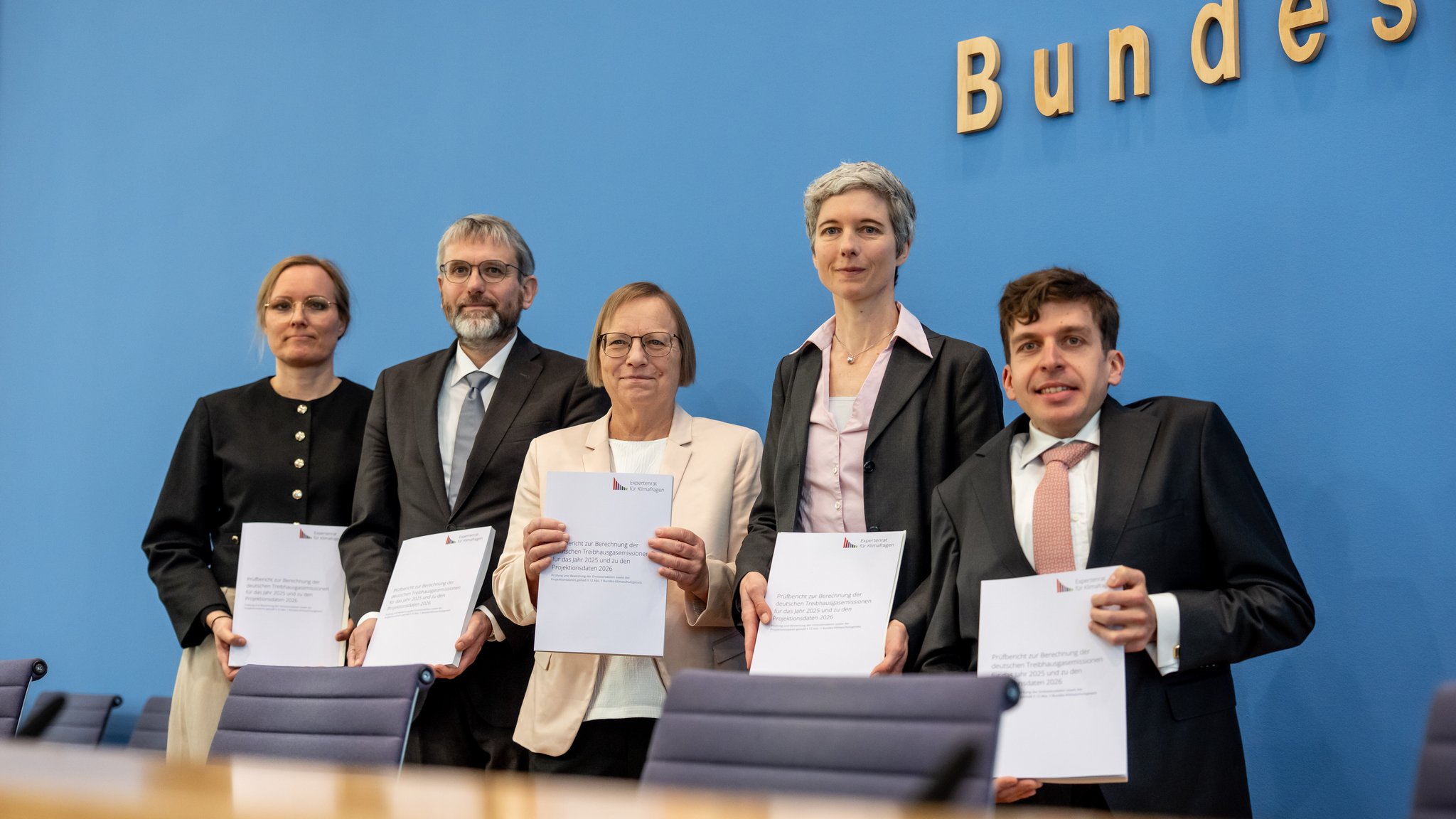 Der Expertenrat für Klimafragen stellt den Prüfbericht zur Berechnung der deutschen Treibhausgasemissionen für das Jahr 2025 und zu den Projektionsdaten 2026 vor. | Bild: picture alliance/dpa | Michael Kappeler Der Expertenrat für Klimafragen stellt den Prüfbericht zur Berechnung der deutschen Treibhausgasemissionen für das Jahr 2025 und zu den Projektionsdaten 2026 vor.