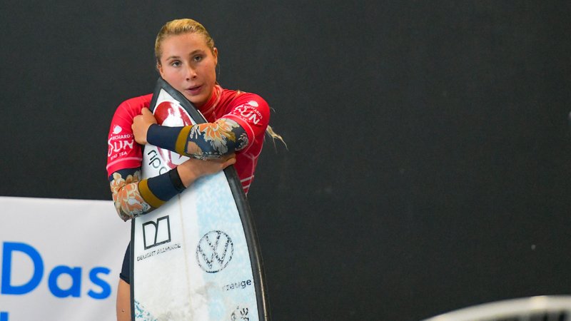 Surferin Janina Zeitler | Bild: picture-alliance/dpa Surferin Janina Zeitler