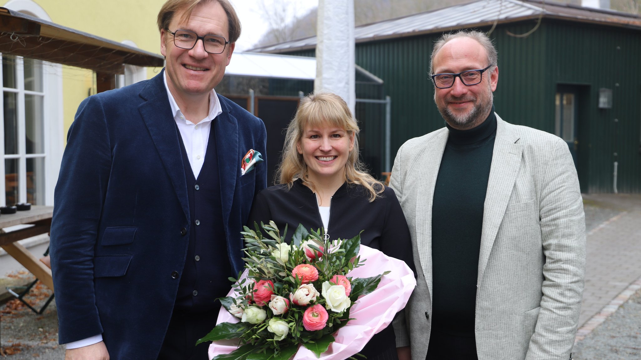 Zweckverbandsvorsitzender Dr. Thomas Pröckl, die zukünftige Intendantin Astrid Großgasteiger sowie Geschäftsführer Konrad Krukowski.