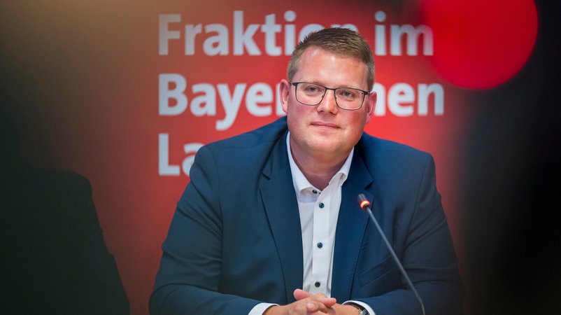 Holger Grießhammer stellt sich während einer Pressekonferenz im Bayerischer Landtag am 16.7.2024 als neuen Fraktionsvorstand der Bayern-SPD vor. | Bild: picture alliance/dpa | Peter Kneffel Holger Grießhammer stellt sich während einer Pressekonferenz im Bayerischer Landtag am 16.7.2024 als neuen Fraktionsvorstand der Bayern-SPD vor.