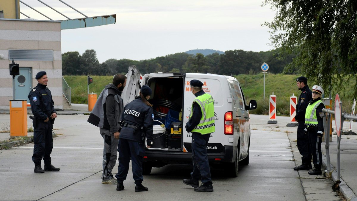 Archivbild: Grenzkontrolle an österreichisch-slowakischer Grenze 