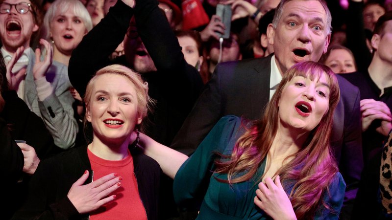 Ines Schwerdtner (l-r), Parteicheffin, Heidi Reichinnek, Spitzenkandidatin und Co-Vorsitzende der Bundestagsgruppe, und Jan van Aken, Parteichef | Bild: picture alliance/dpa | Carsten Koall Ines Schwerdtner (l-r), Parteicheffin, Heidi Reichinnek, Spitzenkandidatin und Co-Vorsitzende der Bundestagsgruppe, und Jan van Aken, Parteichef