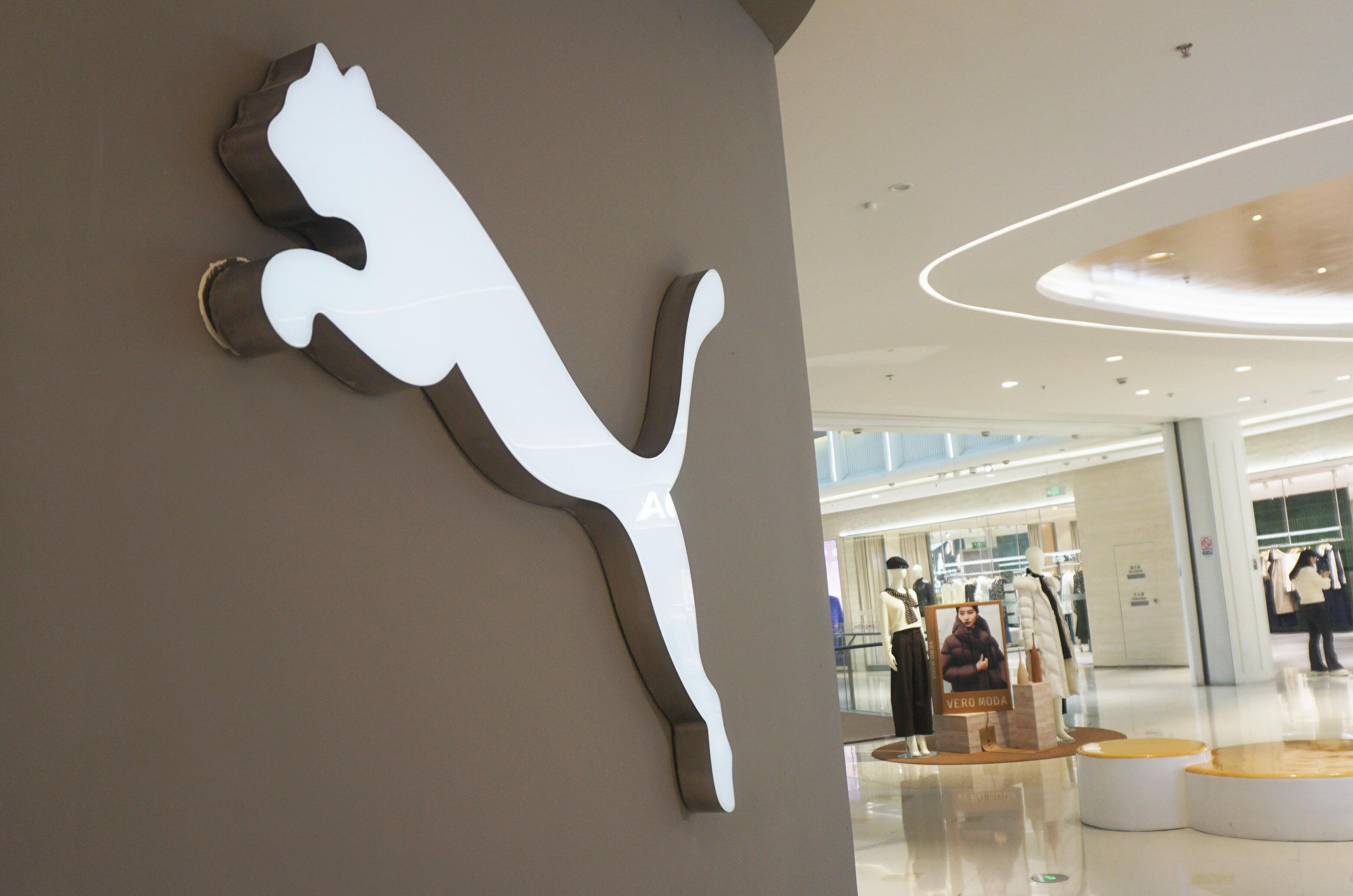 (Symbolbild) Blick in eine Puma-Filiale.