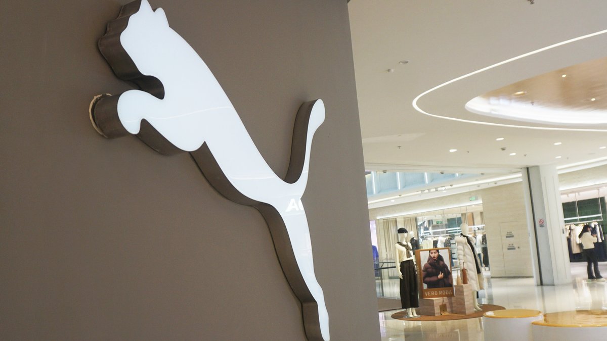 (Symbolbild) Blick in eine Puma-Filiale.