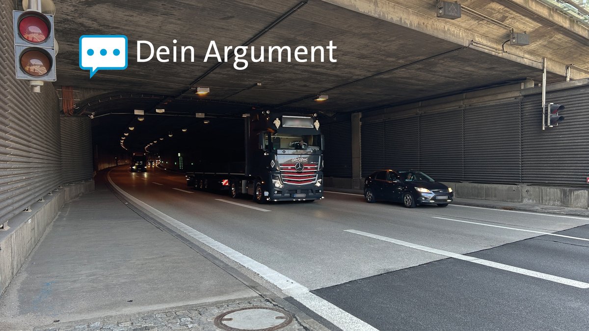 Ein Lkw und ein Auto am Ende des Prüfeninger Tunnels auf der A93 bei Regensburg. 