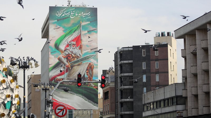 (Symbolbild) Wie die iranische Reaktion auf Israels Angriff von der Nacht ausfallen wird, ist bisher unklar. Es gibt mehrere mögliche Szenarien. | Bild: picture alliance / Anadolu | Fatemeh Bahrami (Symbolbild) Wie die iranische Reaktion auf Israels Angriff von der Nacht ausfallen wird, ist bisher unklar. Es gibt mehrere mögliche Szenarien.