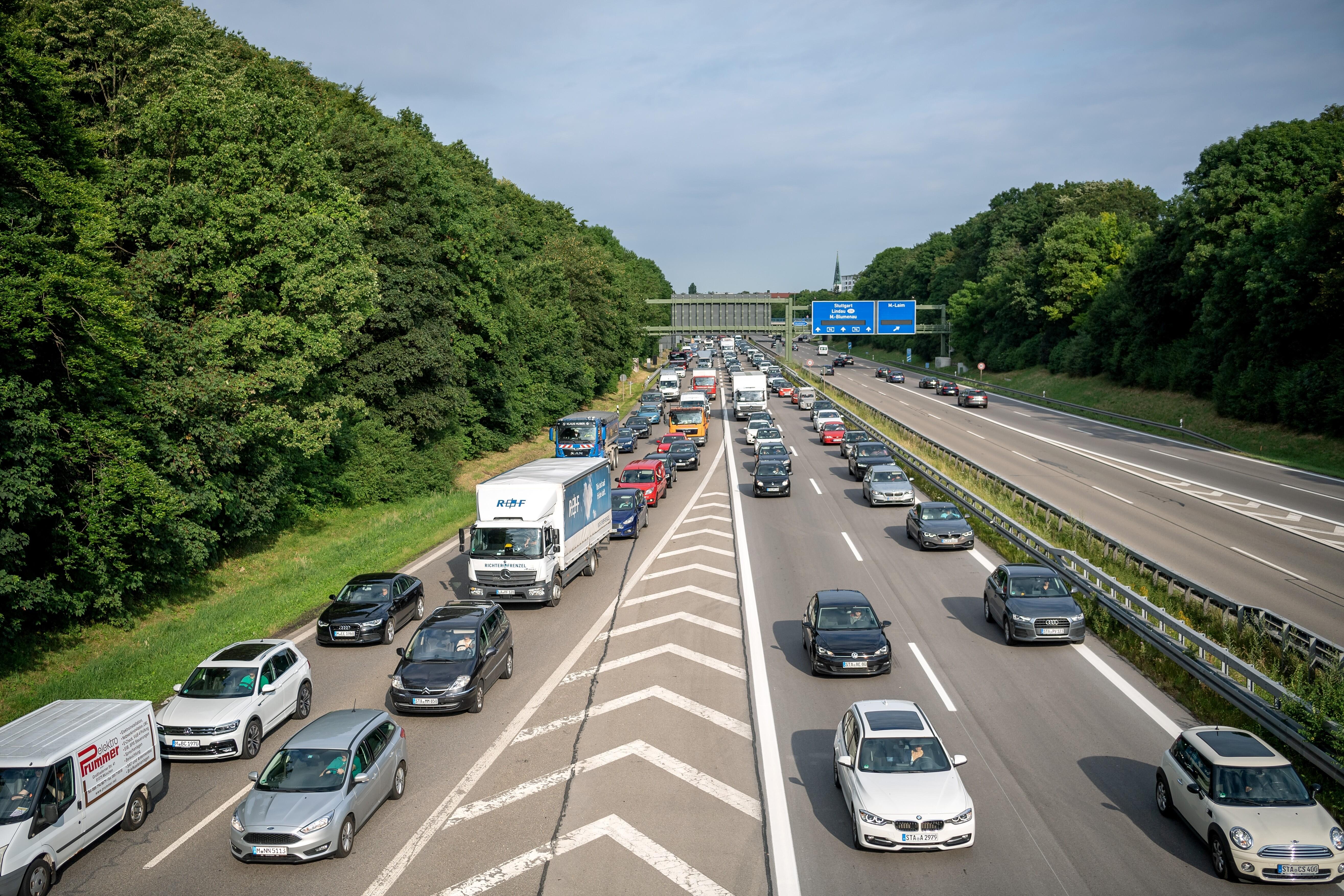 Autobahn A96 gesperrt wegen Brückenabbruchs in München