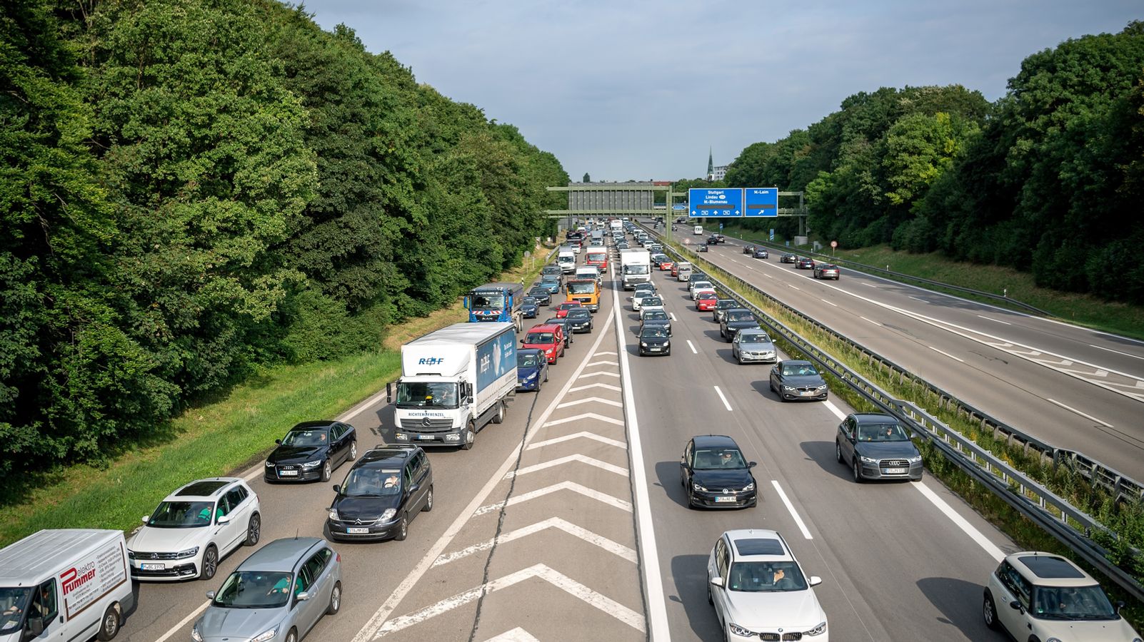Autobahn A96 gesperrt wegen Brückenabbruchs in München