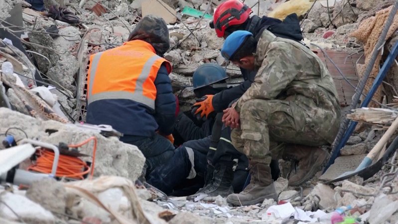Eine Woche nach den Erdbeben in der Türkei und Syrien haben mehrere deutsche Hilfsorganisationen ihren Rettungs-Einsatz beendet