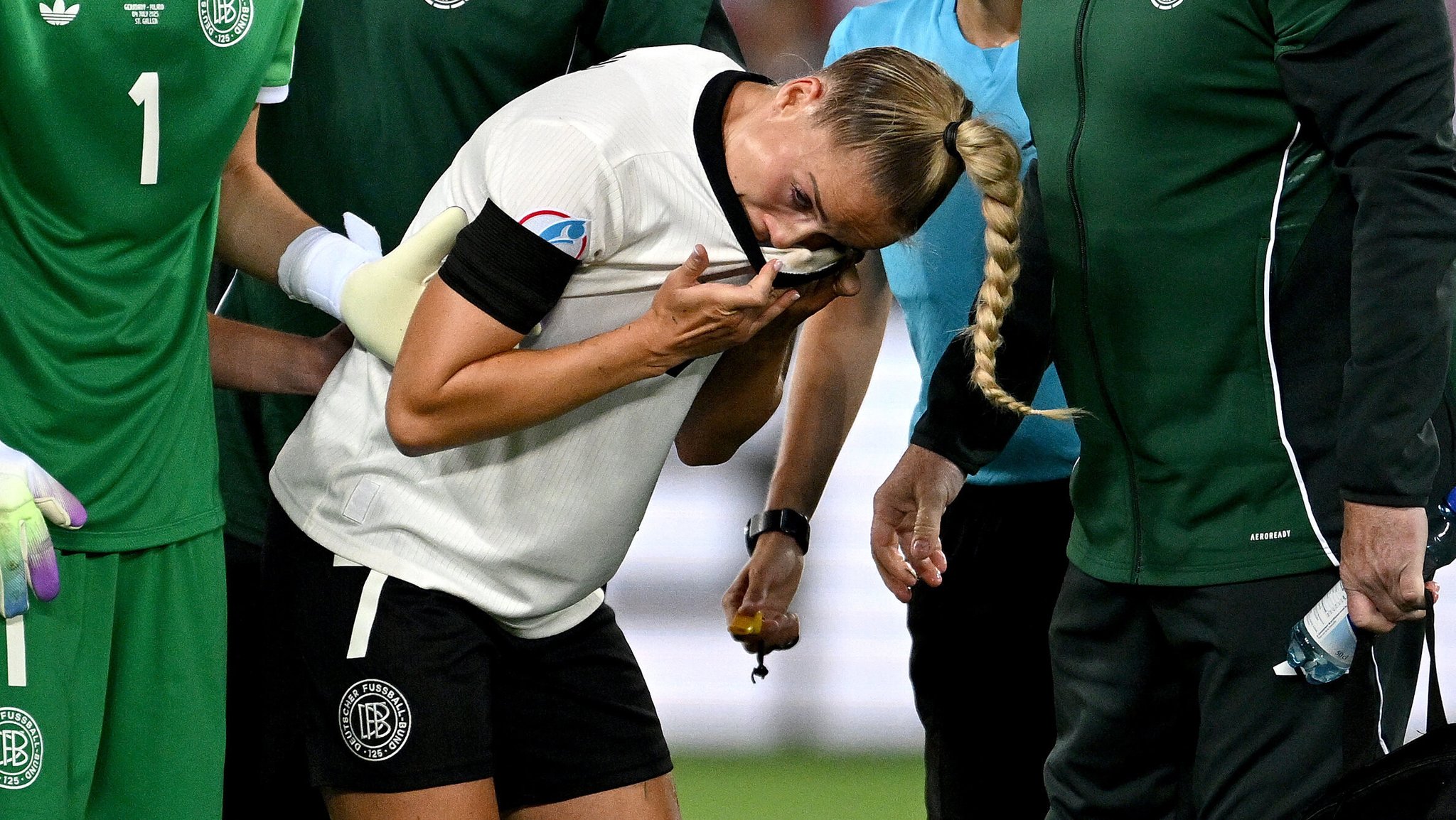 "Brutaler Schock" bei der EM - DFB-Team bangt um Giulia Gwinn