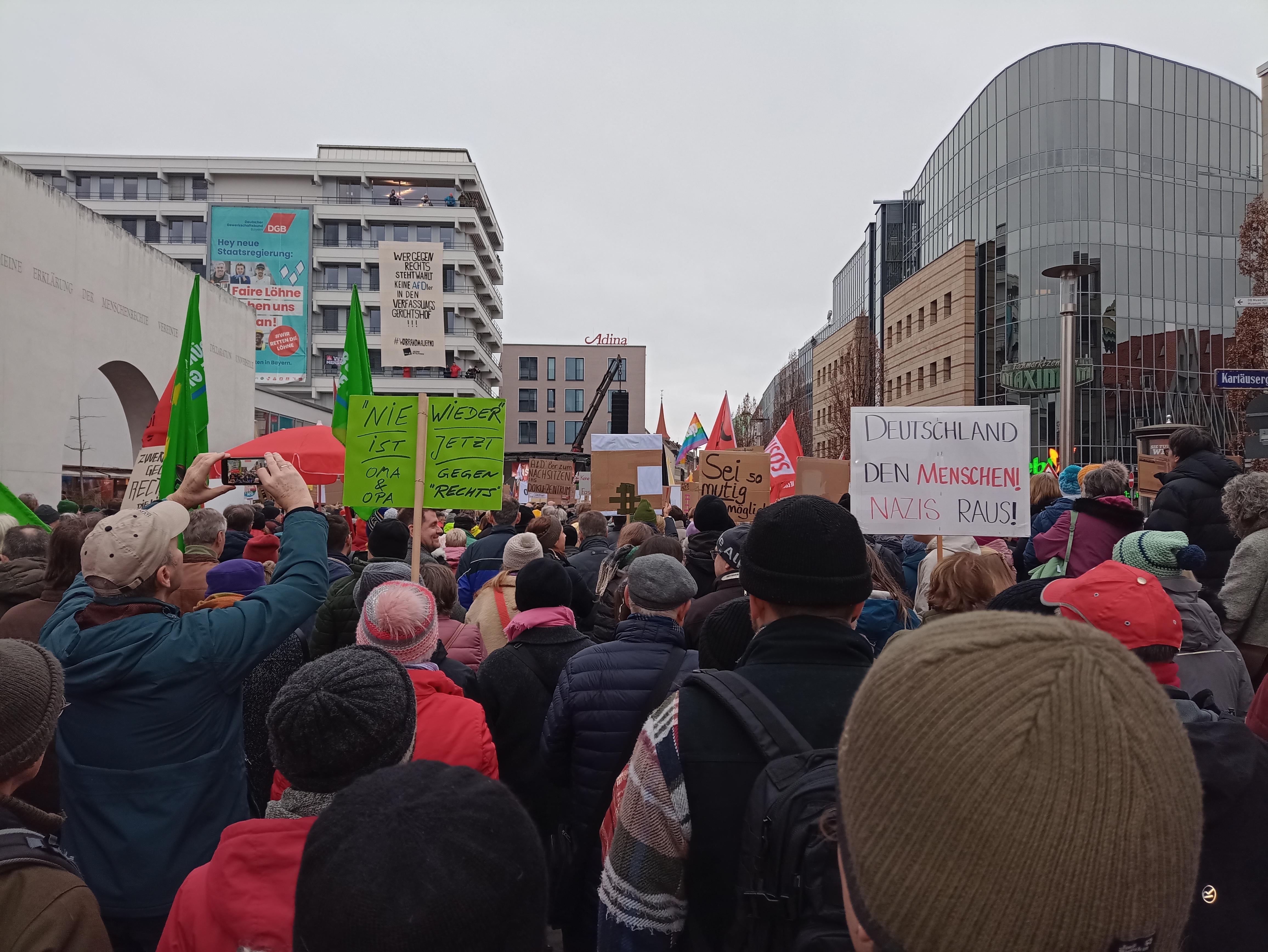 Demonstration der Allianz gegen Rechtsextremismus auf dem Kornmarkt in Nürnberg.