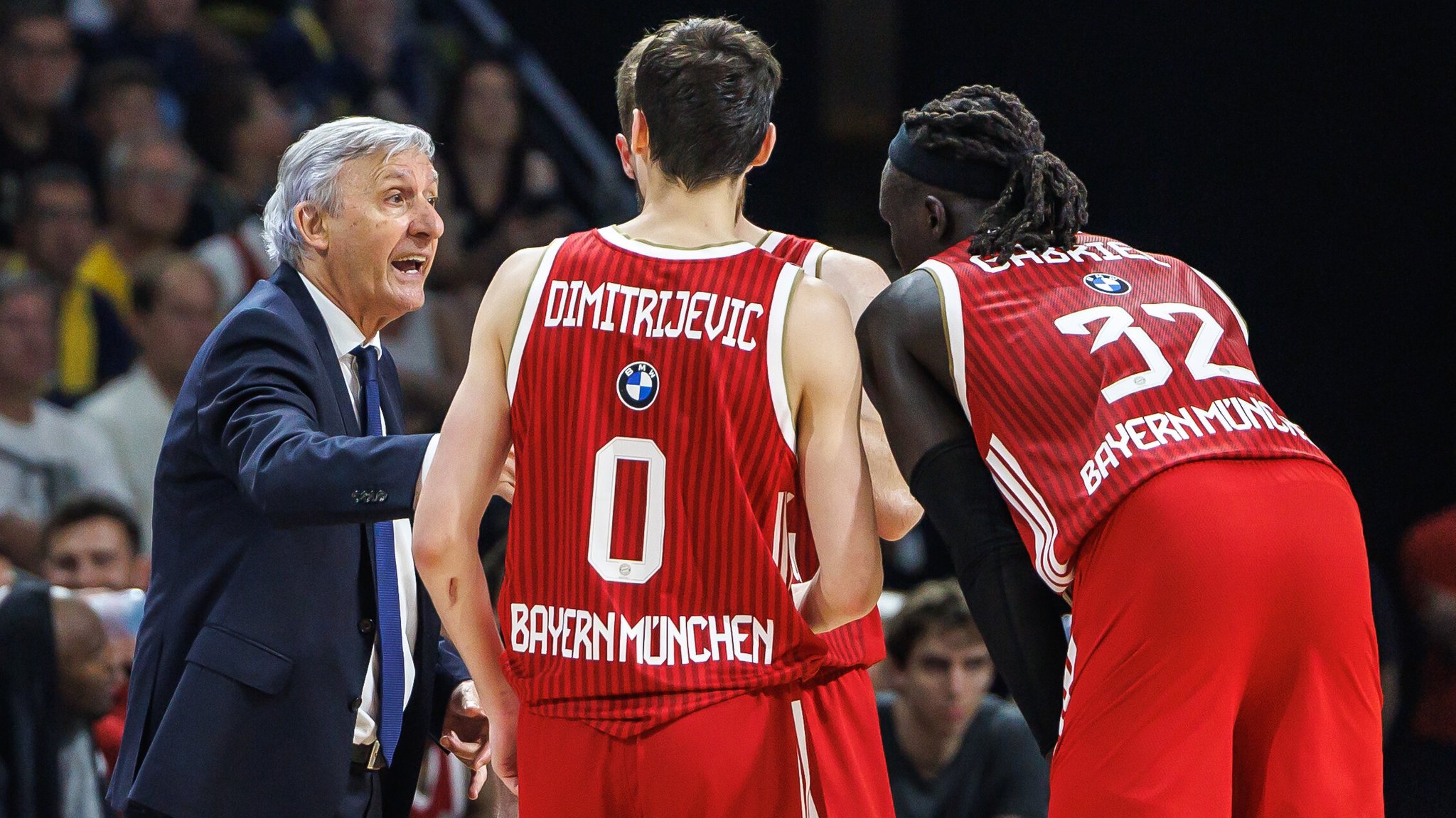 Konnte nicht zufrieden sein: FCB-Basketball-Coach Svetislav Pesic | Bild: picture-alliance / dpa Konnte nicht zufrieden sein: FCB-Basketball-Coach Svetislav Pesic