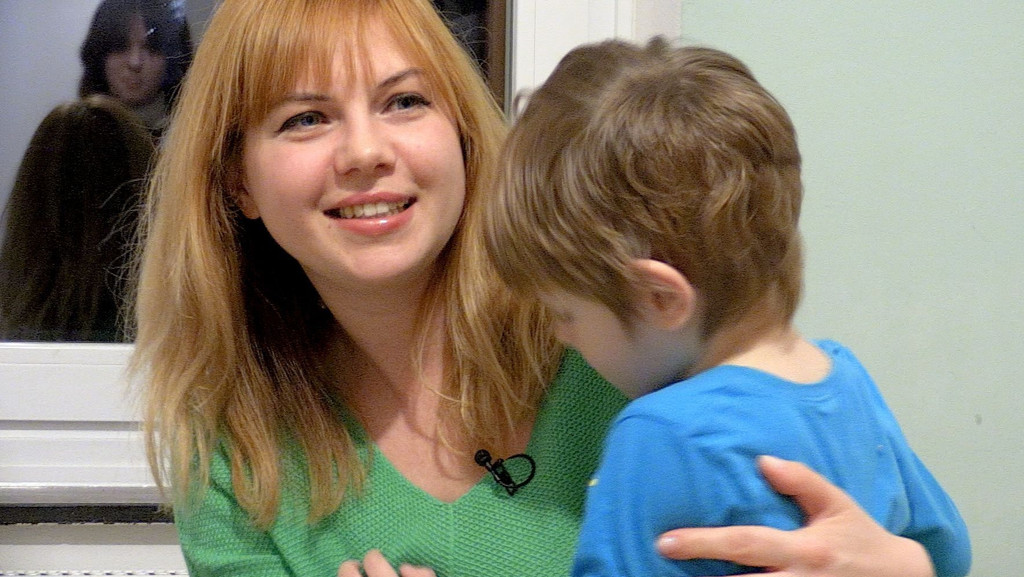 Nataliia Lazebna zuhause mit ihrem Sohn Sascha