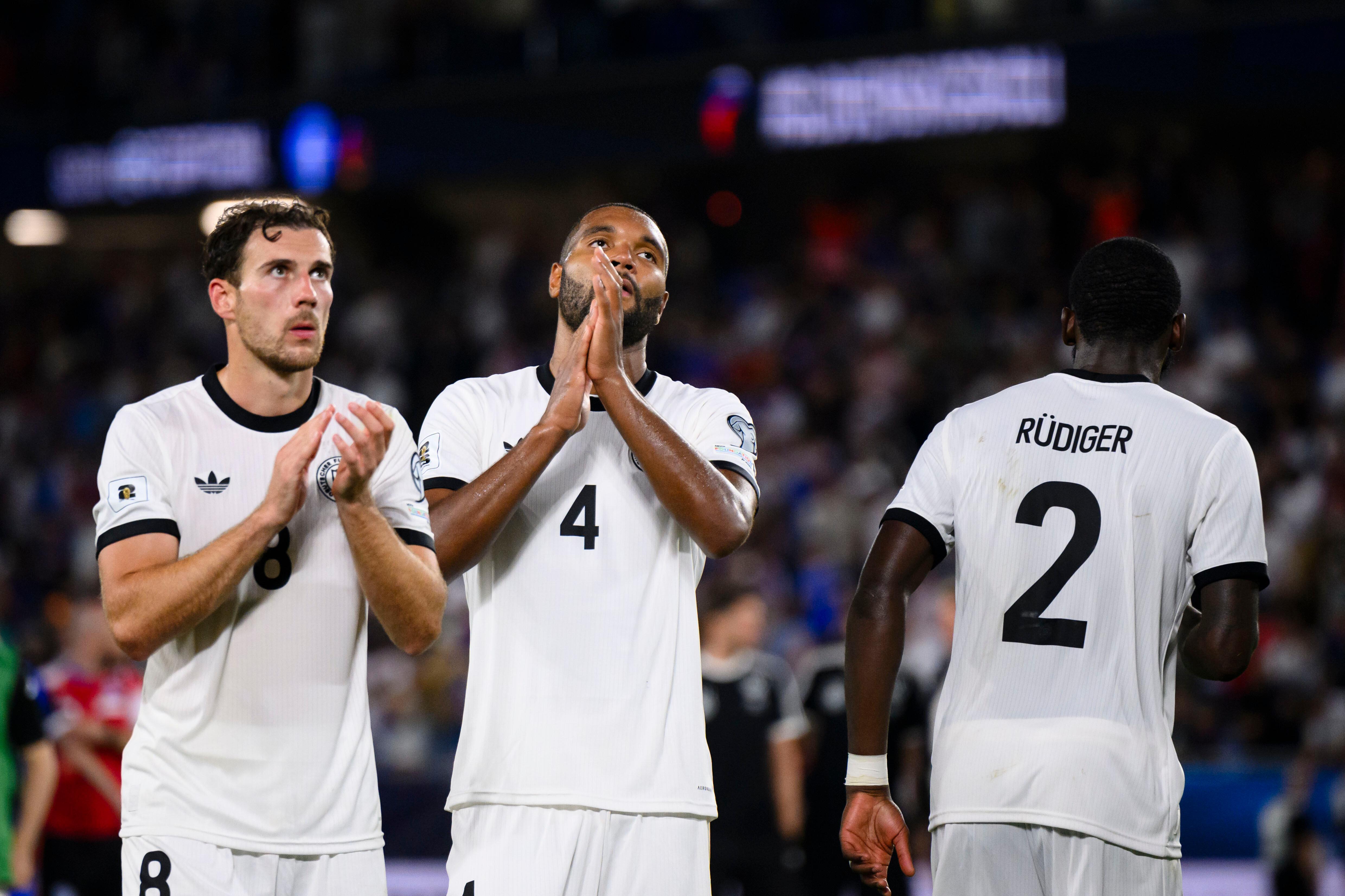 Leon Goretzka (l.) und Jonathan Tah vom FC Bayern München