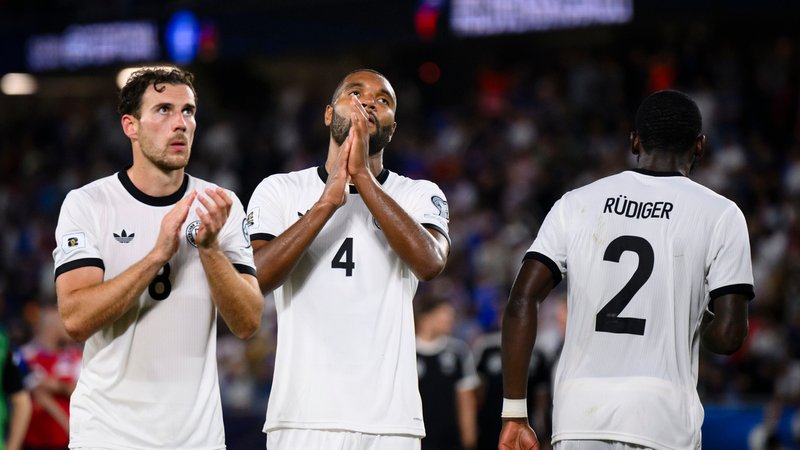 Leon Goretzka (l.) und Jonathan Tah vom FC Bayern München | Bild: picture alliance / GES/Marvin Ibo Güngör Leon Goretzka (l.) und Jonathan Tah vom FC Bayern München