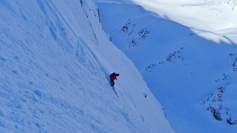 Skiabfahrt von der Hinteren Schöntaufspitze nahe Sulden | Bild: picture alliance / Udo Bernhart | Udo Bernhart Skiabfahrt von der Hinteren Schöntaufspitze nahe Sulden