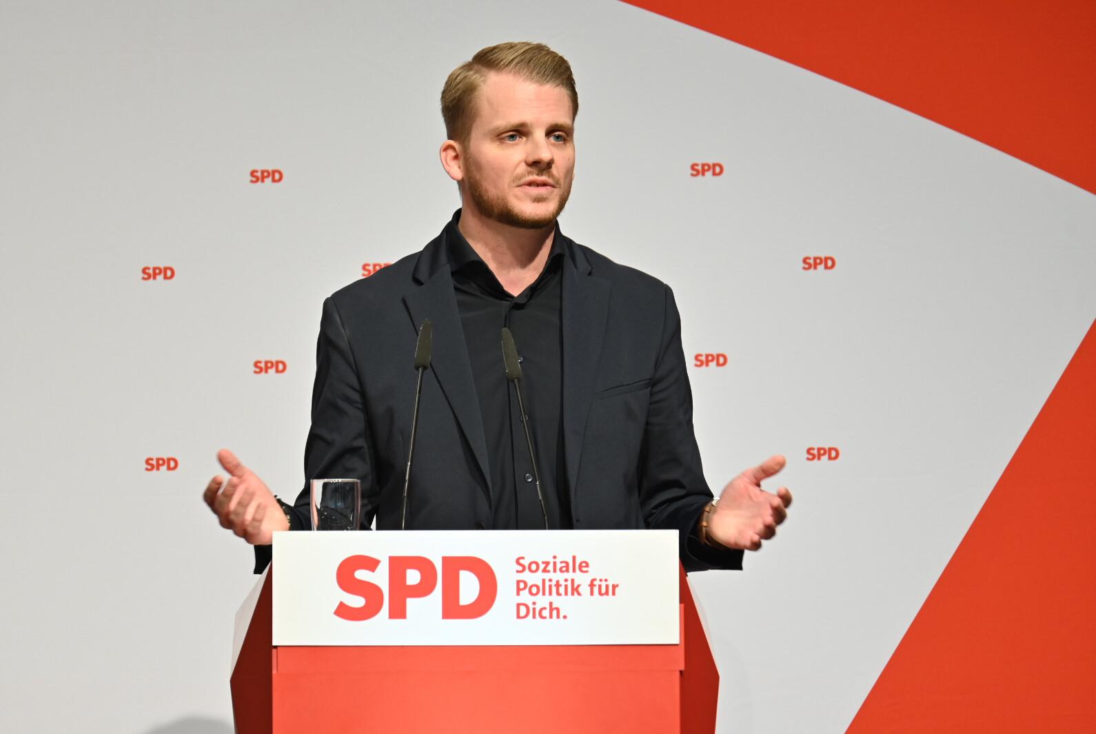 Tim Klüssendorf (SPD) spricht bei der Landeswahlkonferenz der SPD Schleswig-Holstein am 7.12.2024.