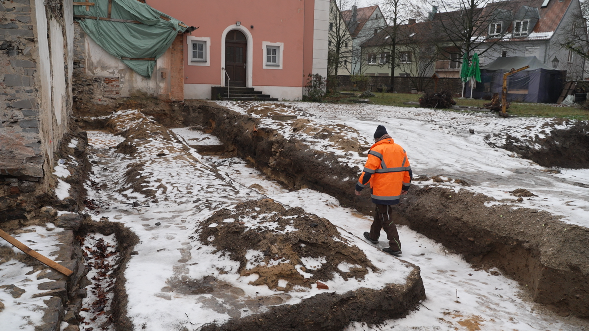 Ausgrabungen am Münsterplatz in Neumarkt.