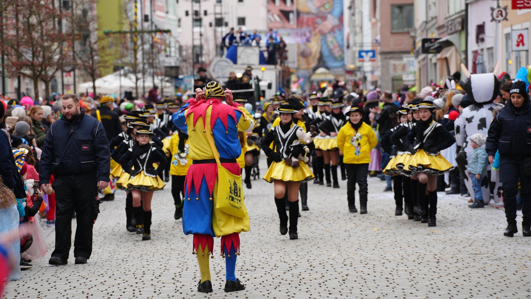 Symbolbild: Faschingsumzug - hier: Mindelheim im Februar 2024