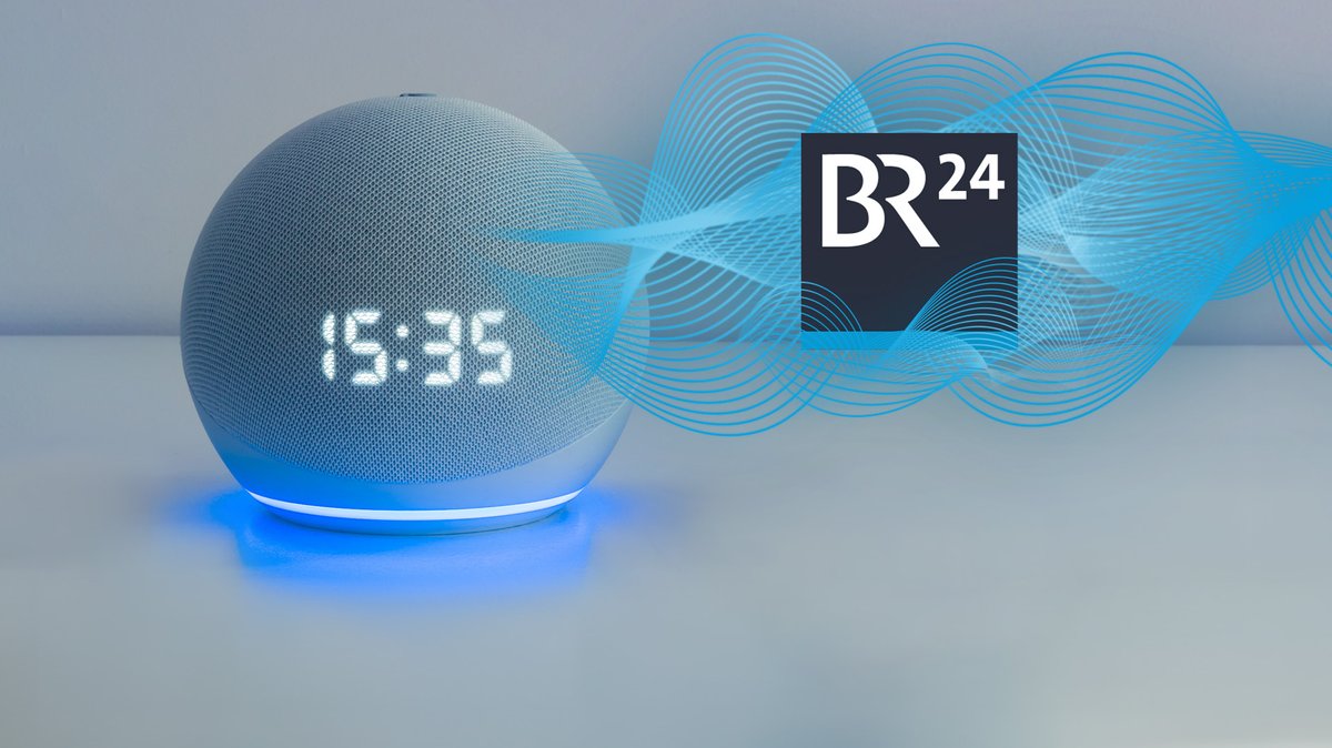 Bild eines Alexa Echo Dot 5 Smartspeakers mit BR24 Logo und Audiowellen
