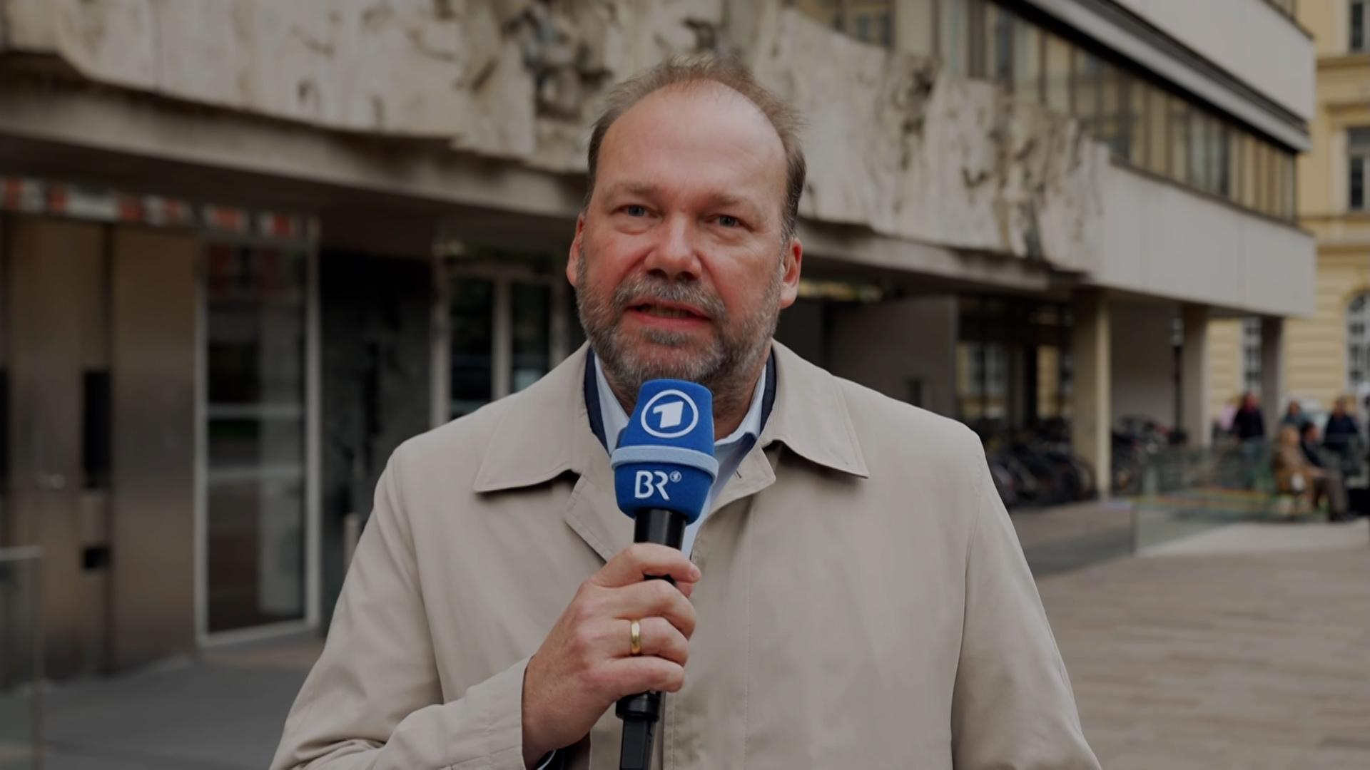 Gegen den Signa-Gründer Benko laufen mehrere Verfahren unter anderem wegen Betrug. ARD-Korrespondent Andreas Bachmann berichtet von vor Ort.