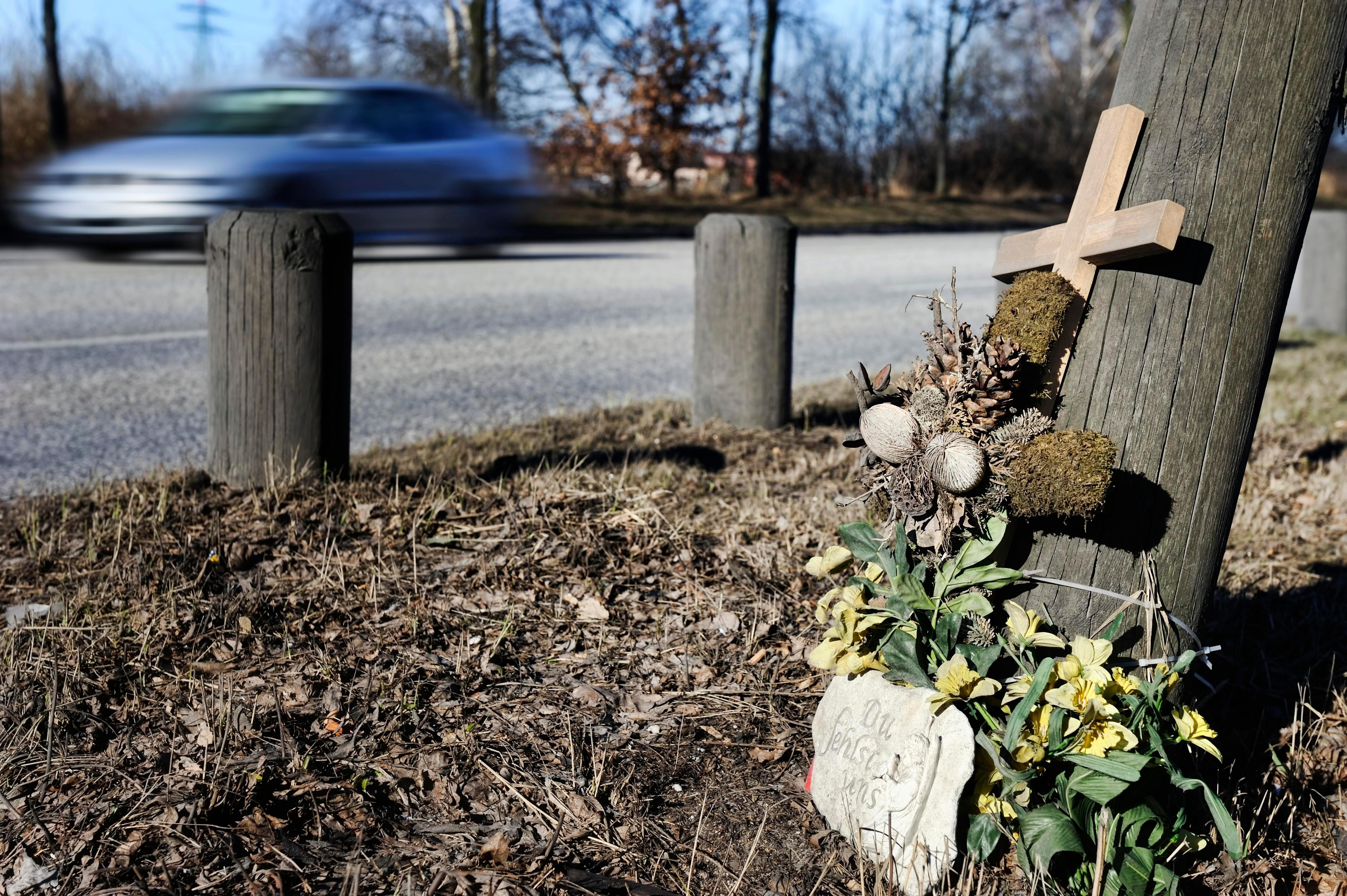 Zahl der Verkehrstoten sinkt laut ADAC-Schätzung leicht 