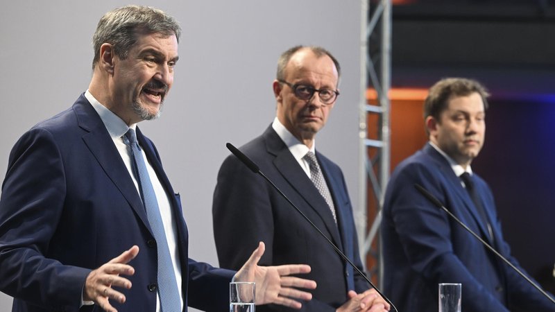 Markus Söder (CSU), Friedrich Merz (CDU), Lars Klingbeil (SPD) | Bild: picture alliance / Anadolu | Halil Sagirkaya Markus Söder (CSU), Friedrich Merz (CDU), Lars Klingbeil (SPD)