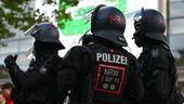 Polizisten im Einsatz im Rahmen der EM | Bild:picture alliance/dpa | Bernd Thissen
