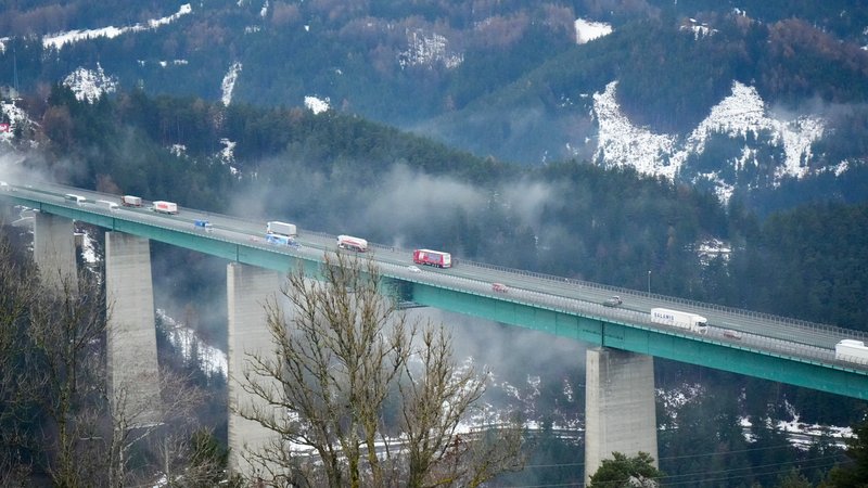 Symbolbild: Europabrücke | Bild: picture alliance / Roland Mühlanger / picturedesk.com | Roland Mühlanger Symbolbild: Europabrücke