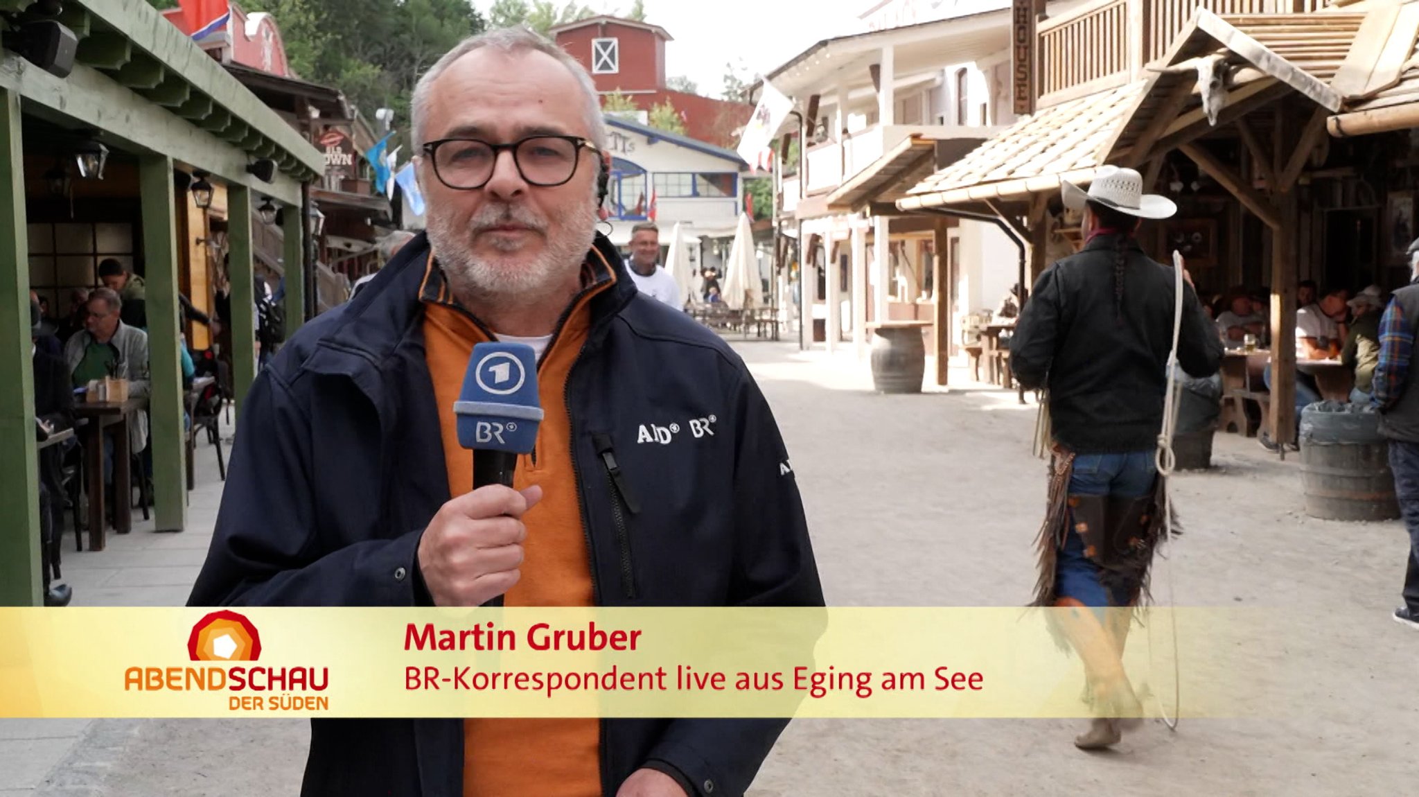 BR-Korrespondent Martin Gruber live aus Eging am See bei der Pullman City-Wiedereröffnung