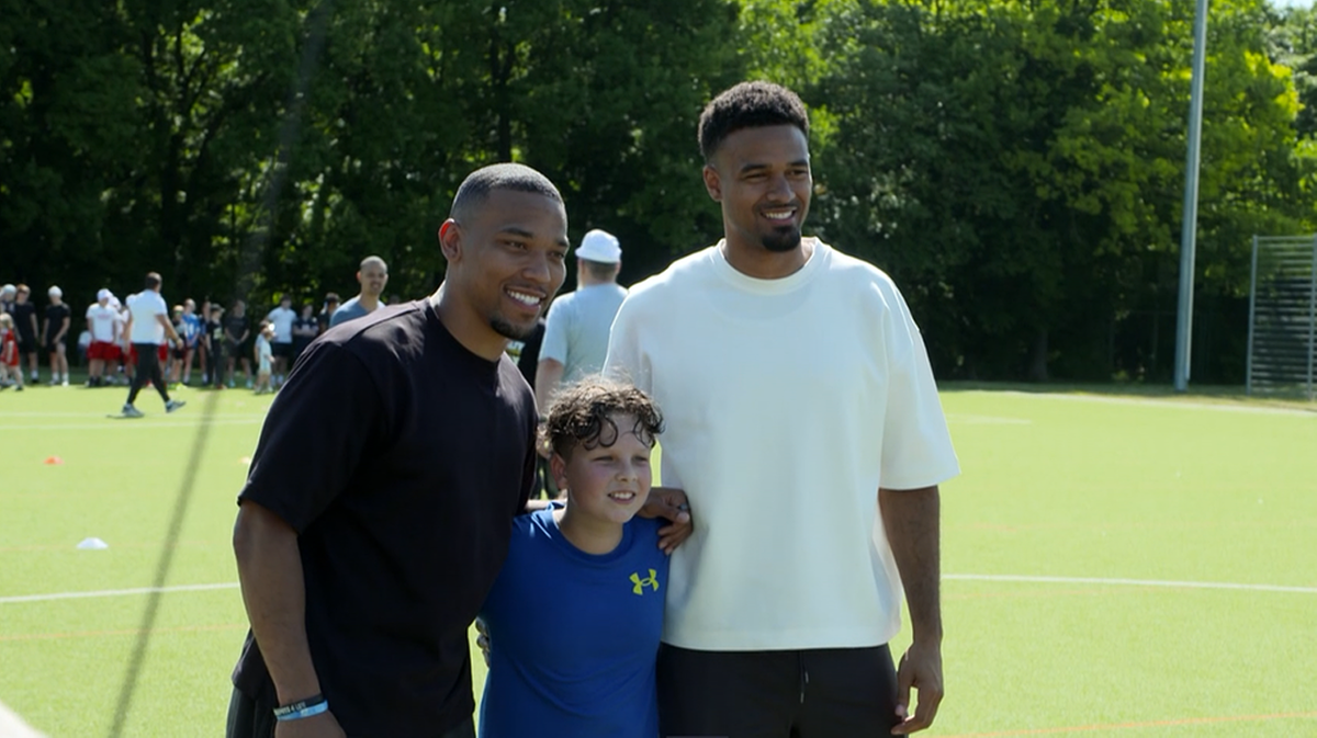 BR24Sport: St. Brown-Brüder begeistern Jugendliche beim Football-Trainingscamp in München - hier anschauen
