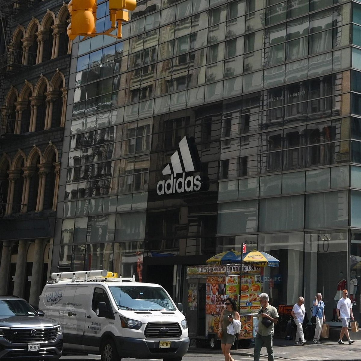 Ärger mit der Sandale: Hat Adidas bei Indigenen geklaut?