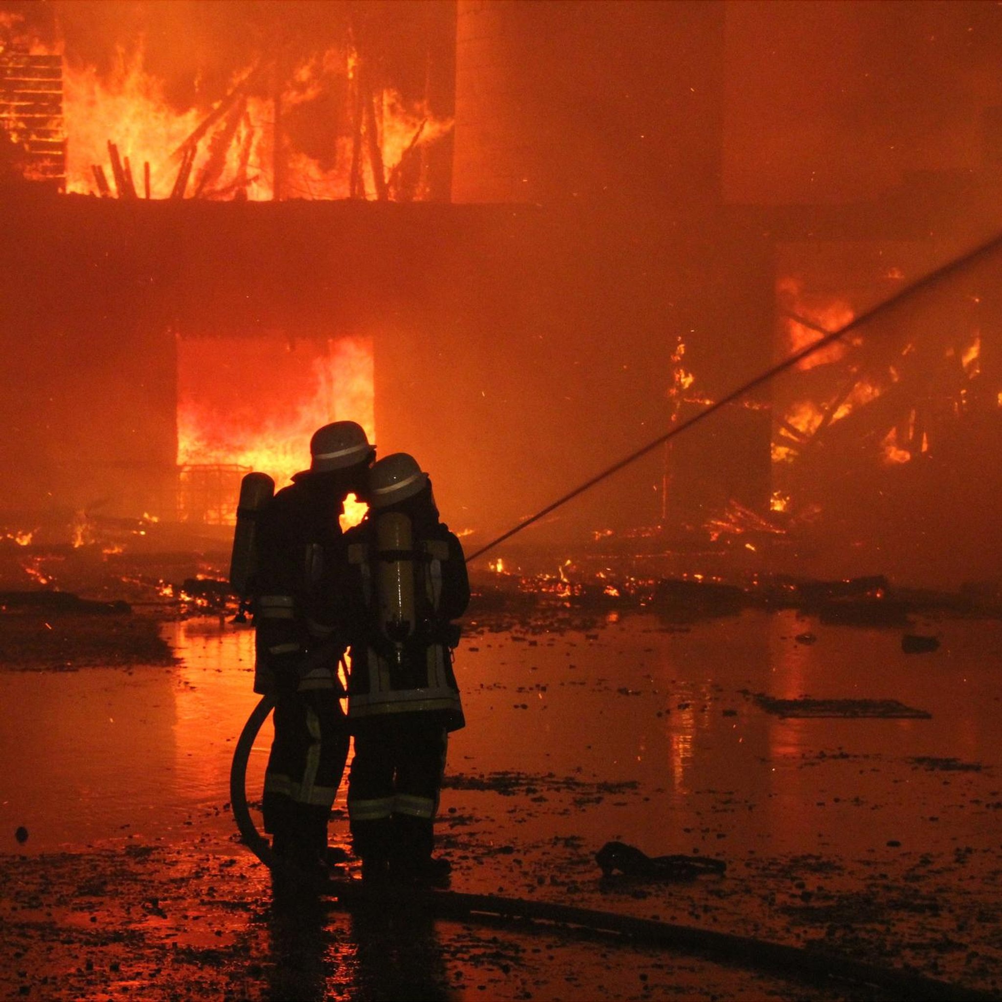 Die Geschichte der Feuerwehr - Von Ledereimern und Tanklöschfahrzeugen
