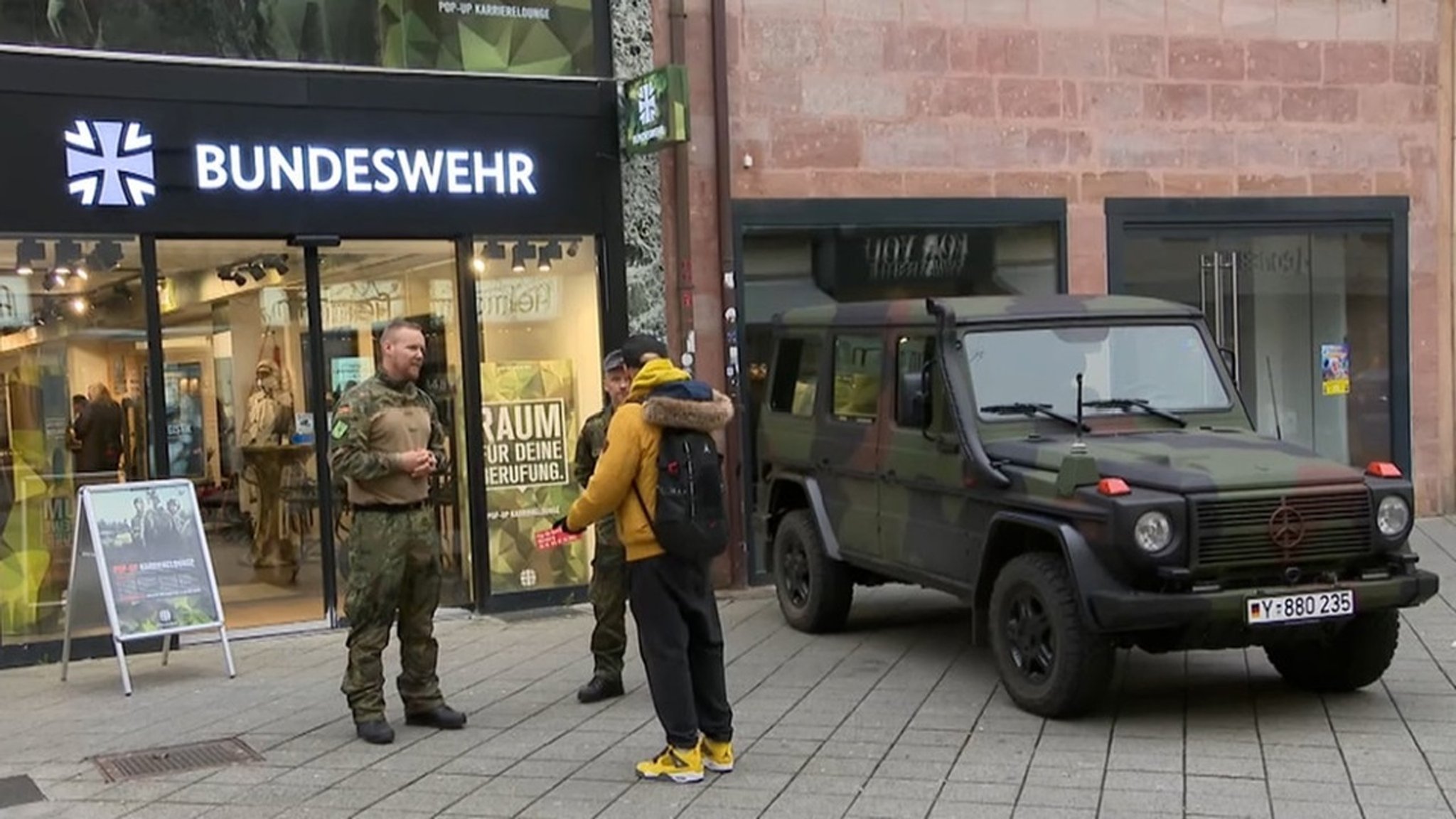 Frankenschau aktuell: Bundeswehr eröffnet Pop-Up-Store - hier anschauen