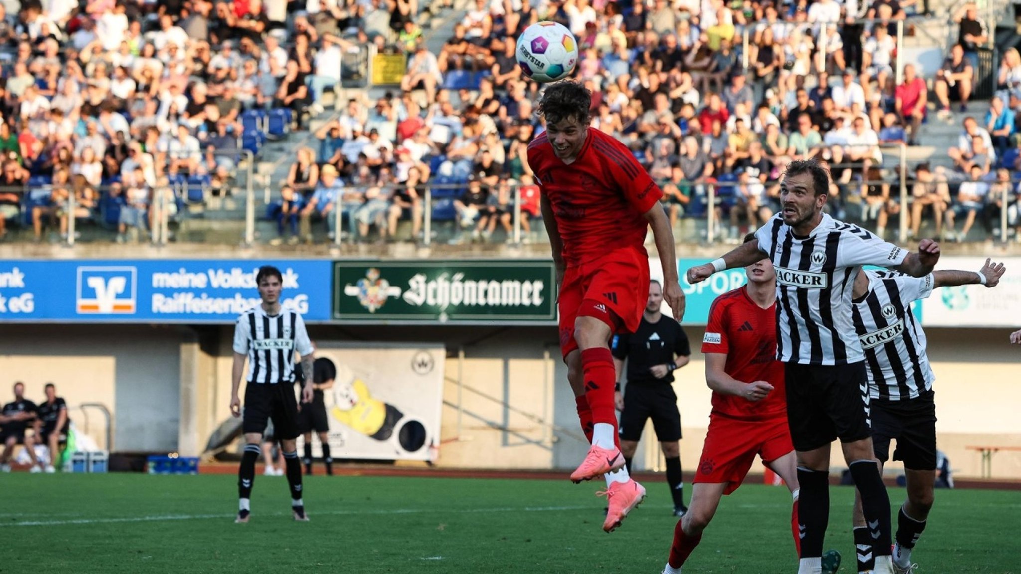 BR24Sport: Wacker Burghausen - FC Bayern München II · Re-Live | Regionalliga Bayern, 1. Spieltag, Saison 2024/25 - hier anschauen