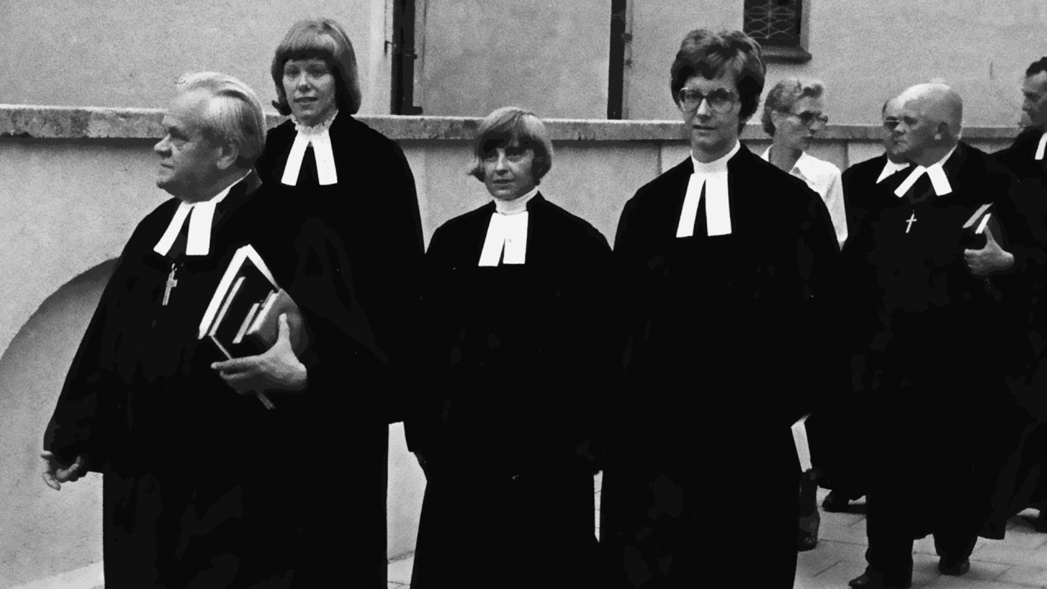 STATIONEN: Trotz Widerstand · Frauen machen Kirche - hier anschauen