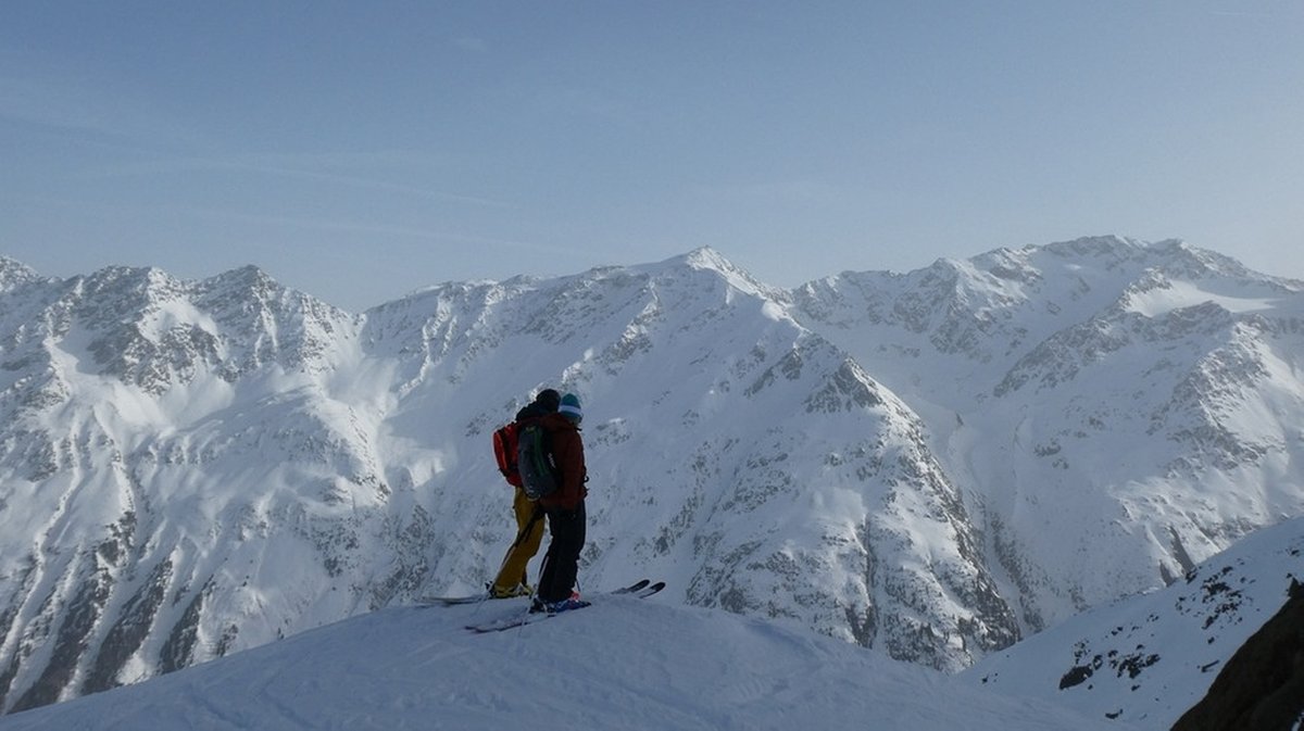 Bergauf-Bergab: Eine Skiverbindung durch alpine Wildnis - hier anschauen