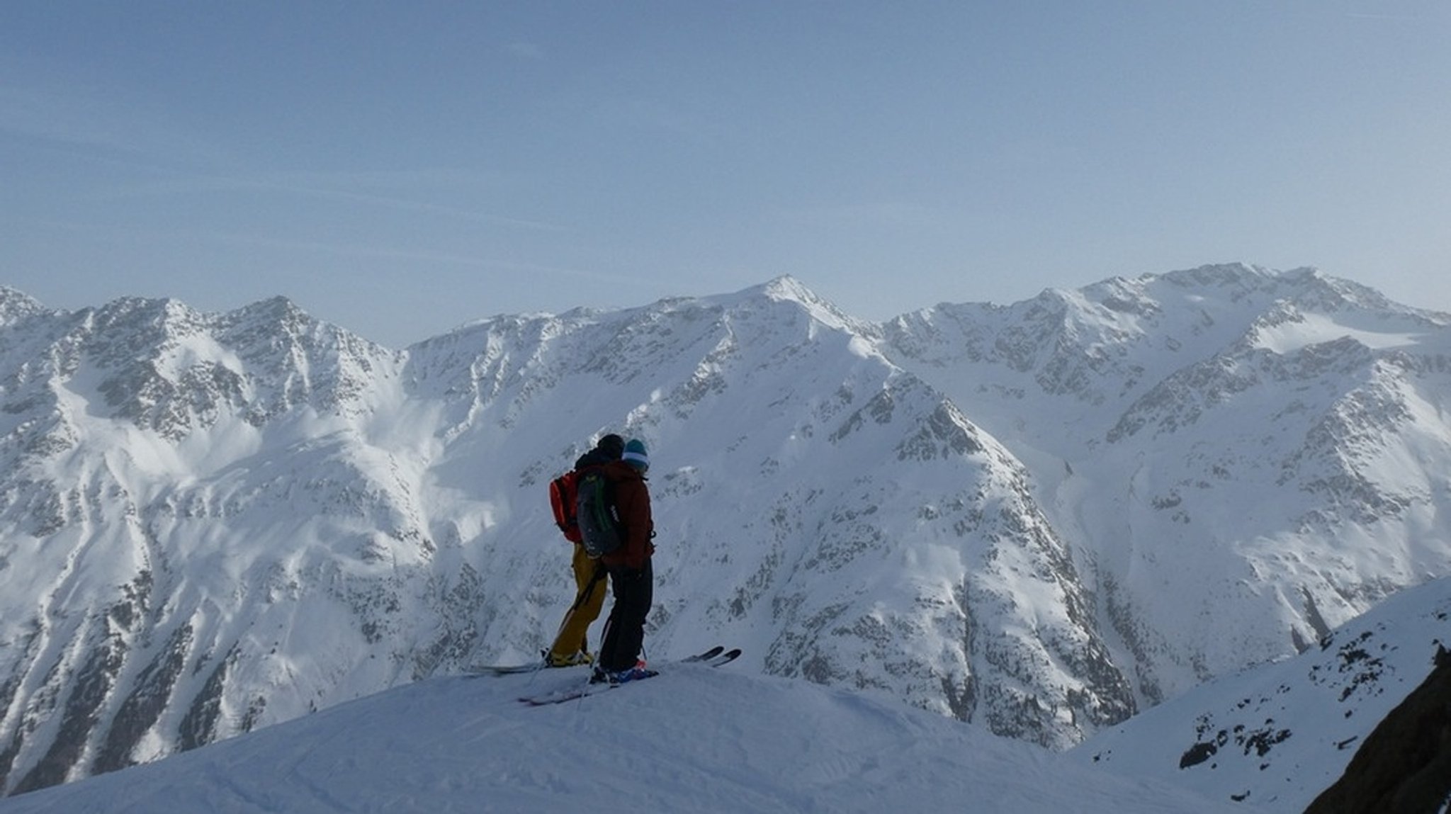 Bergauf-Bergab: Eine Skiverbindung durch alpine Wildnis - hier anschauen