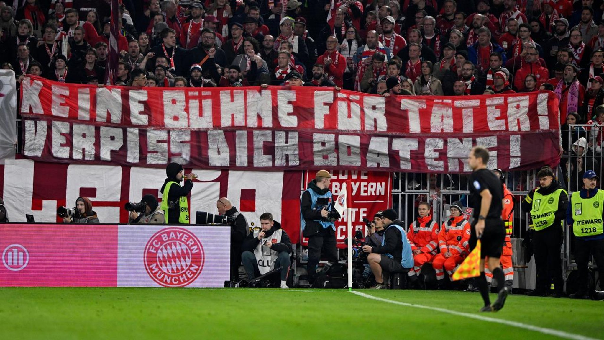 Max Eberl nach Protesten der Bayern-Fans: "Würden Boateng-Hospitanz billigen"