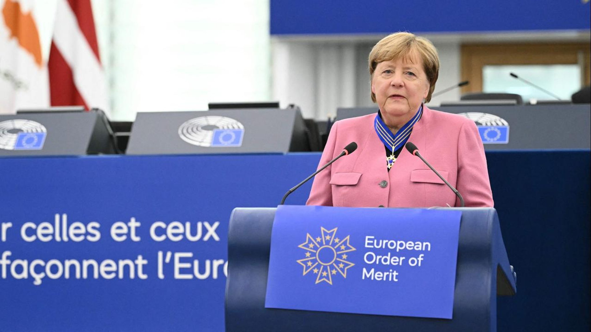 Europäischer Verdienstorden für Merkel und Selenskyj