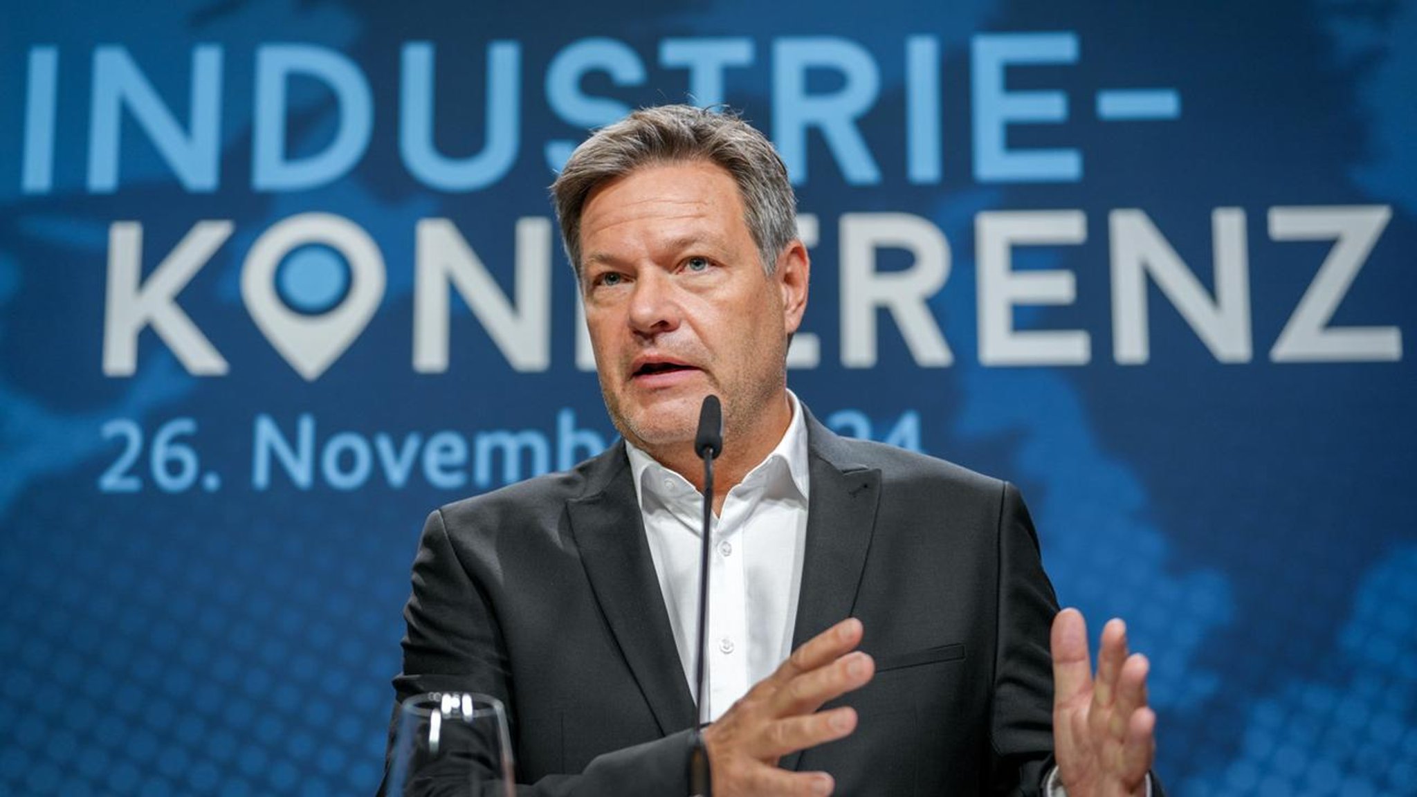 Kampf um PFAS: Wie Habeck der Chemie-Lobby auf den Leim geht