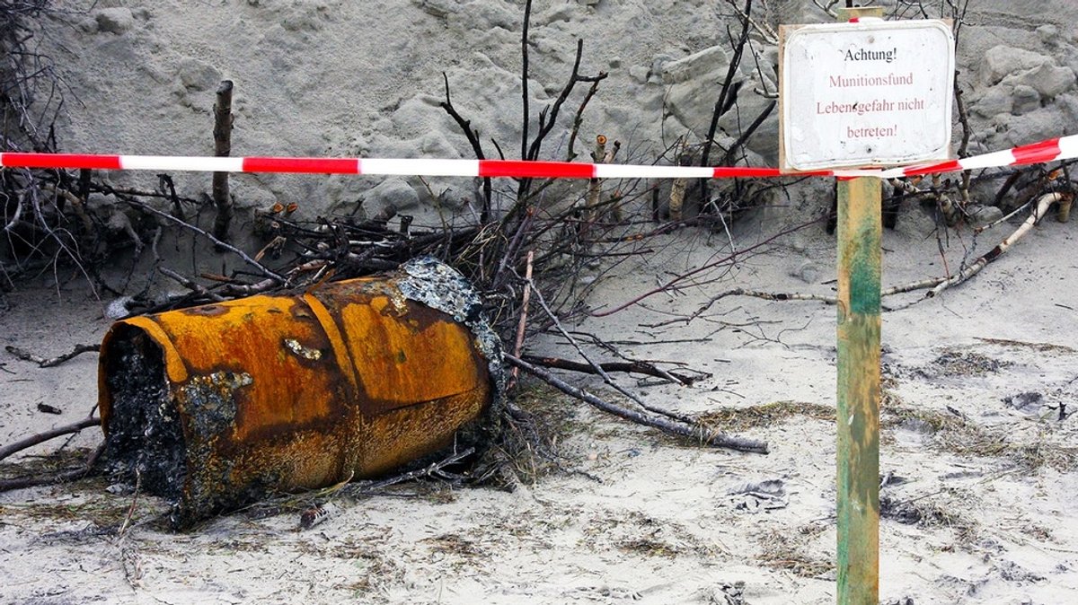 Bomben: Gefährliche Altlasten an Land, in Seen und Meeren