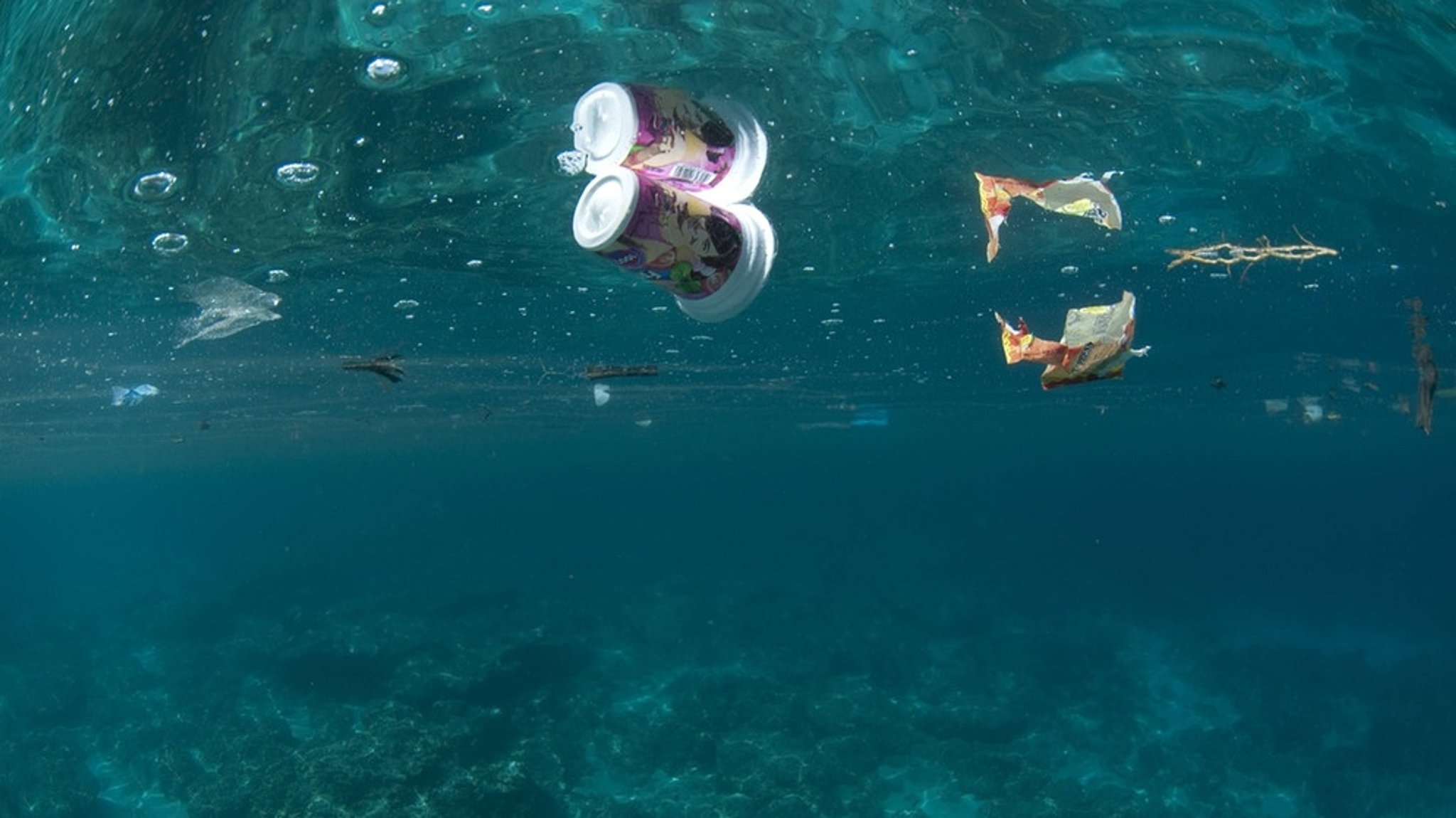 Meer voll Plastik: Wie Plastik unsere Ozeane vermüllt