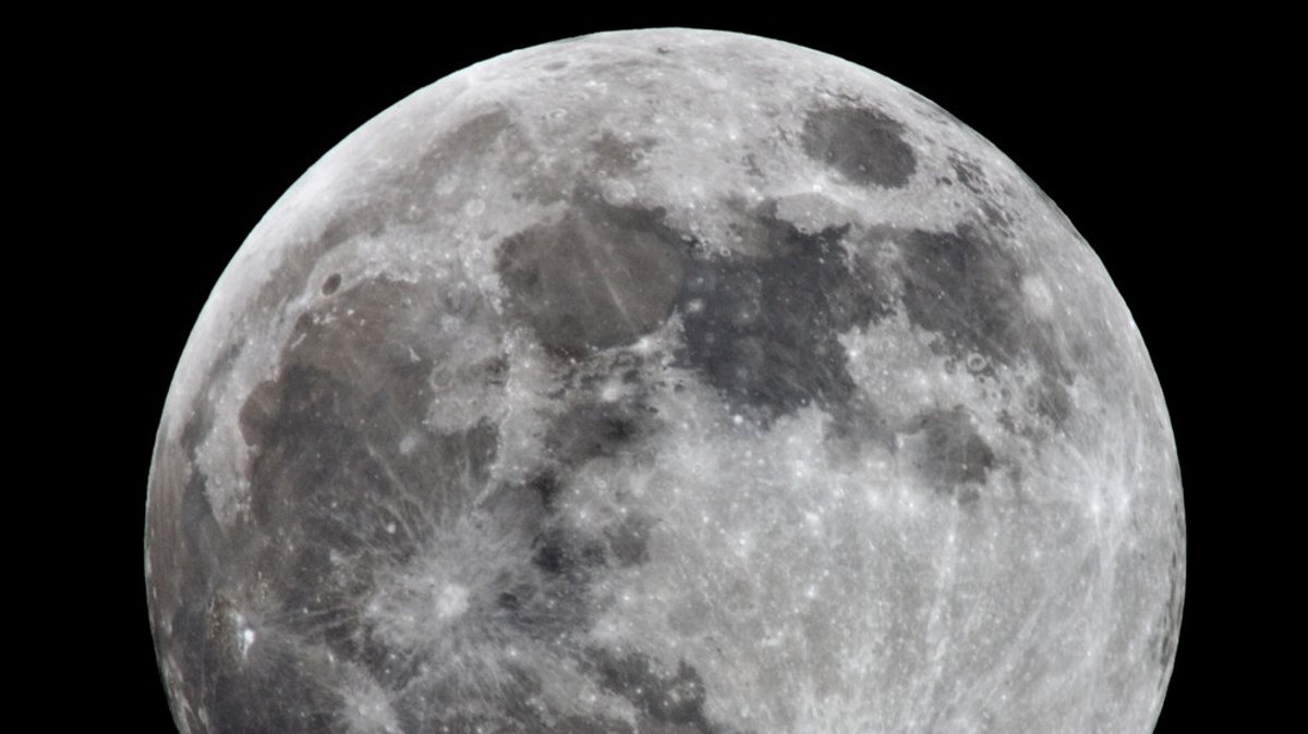 Mond-Eigenschaften : Die neuesten und spannendsten Fakten über den Mond