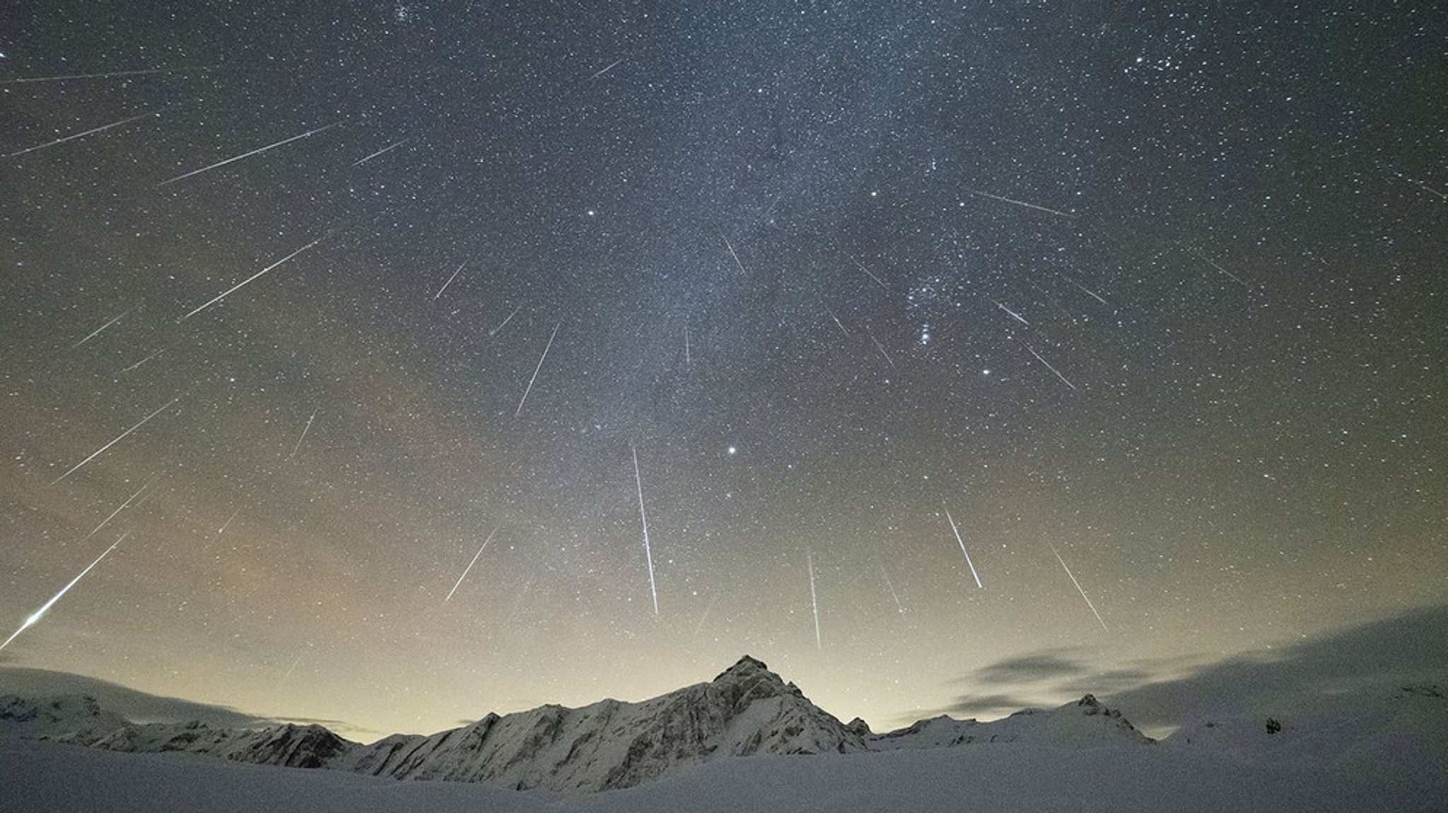 Sternschnuppen im Dezember: Meteore im Mondlicht