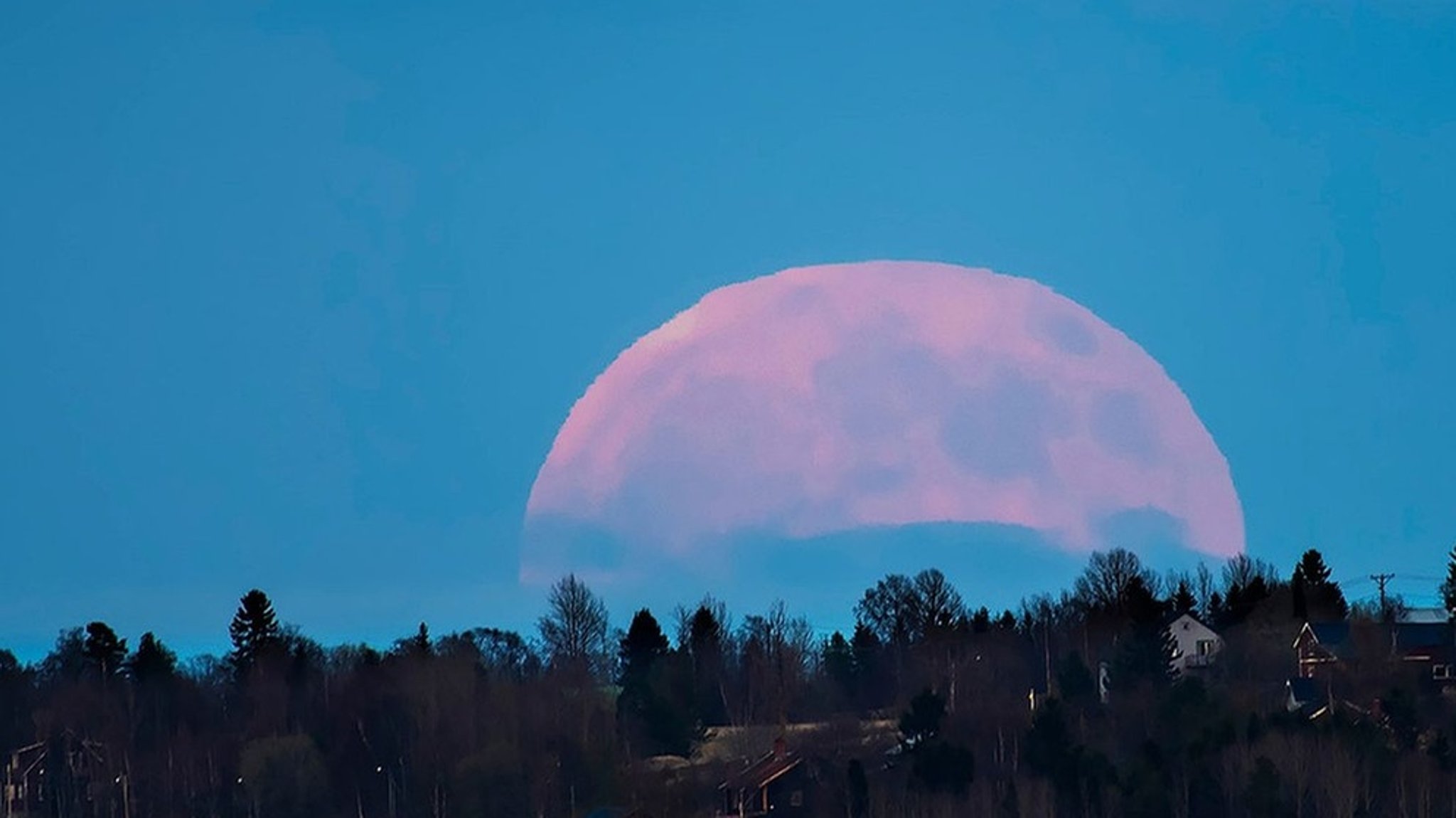 Vollmond im März: Der Mond und seine Wanderung 