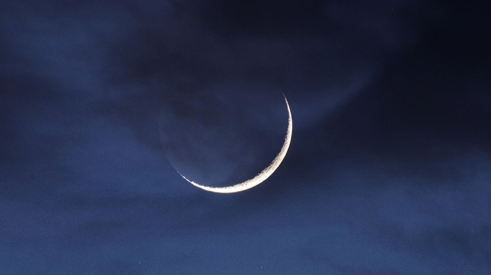 Fotos unserer Leser: Vollmond oder Sichel - der Mond von allen Seiten