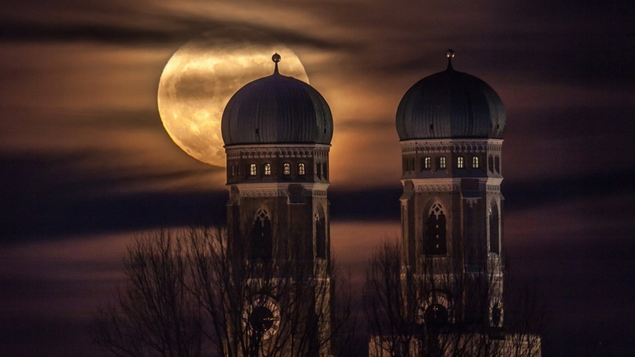 Vollmond im Januar: Der Mond und seine Reise durch Sternbilder und Mondphasen